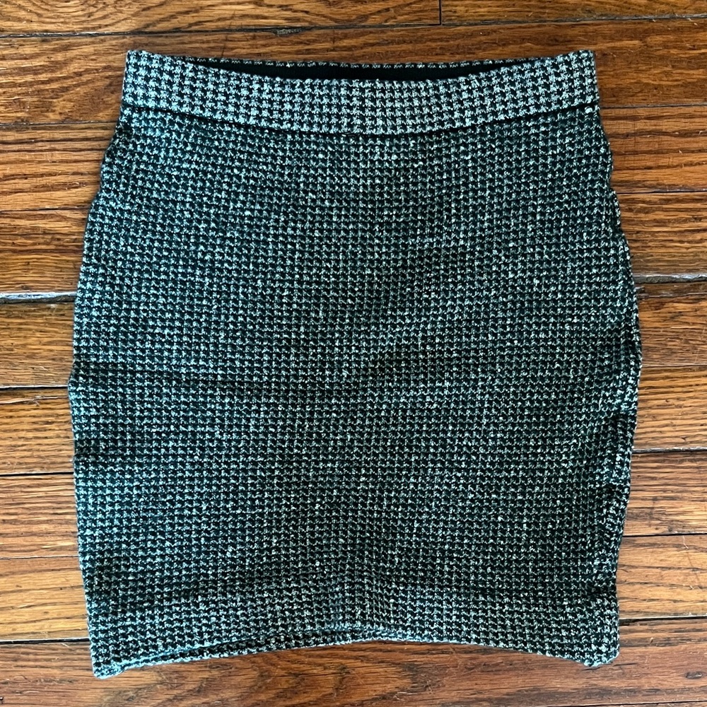 St. John Black and White Houndstooth Knit Skirt